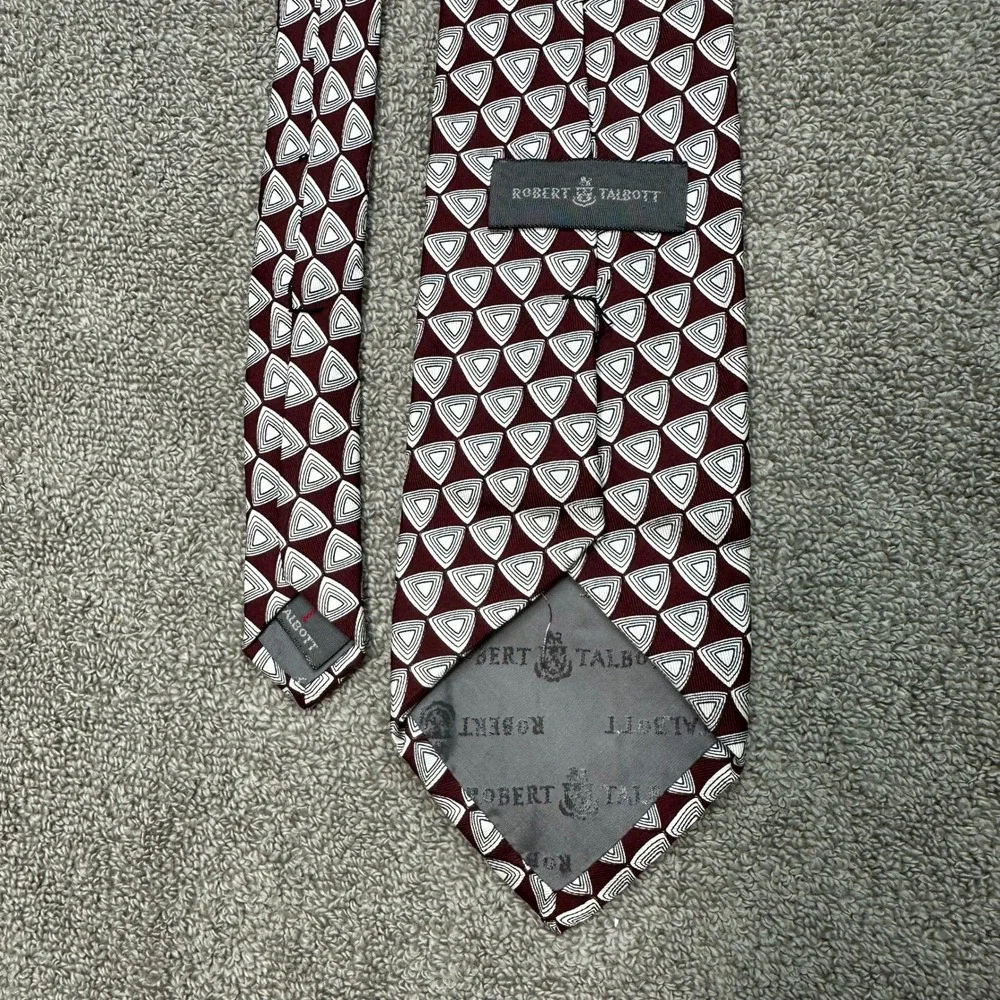 Robert Talbott Mens Silk Tie Burgundy White Geometric Triangle Pattern USA Made